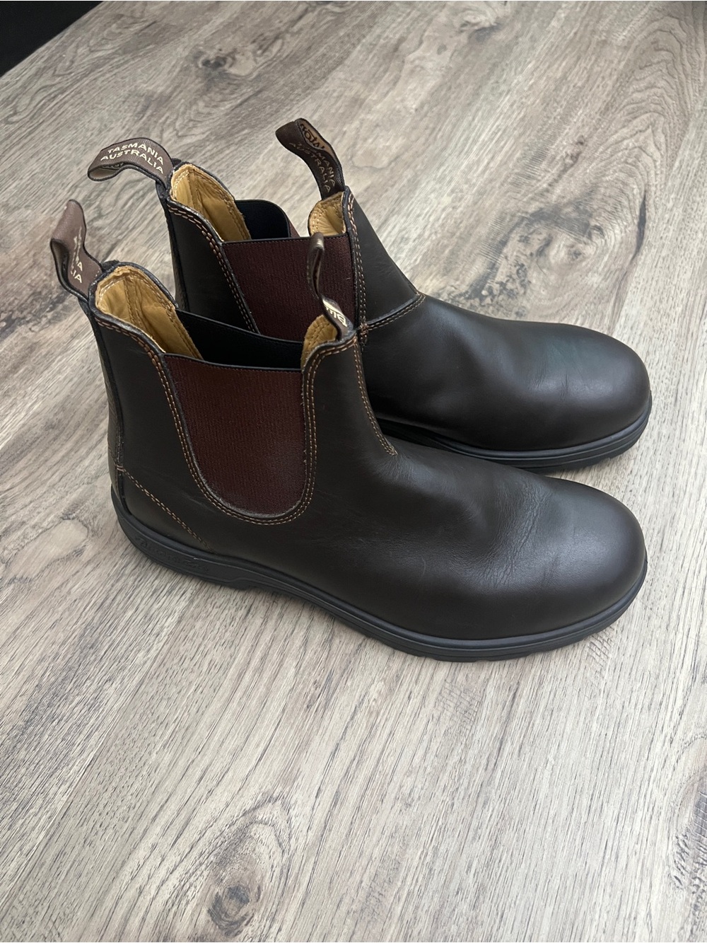 Blundstone Men’s Chelsea Boot in Dark Brown with Brown Elastic